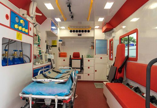 千里護(hù)送，轉(zhuǎn)運(yùn)救護(hù)車帶動(dòng)救護(hù)車廠家發(fā)展02